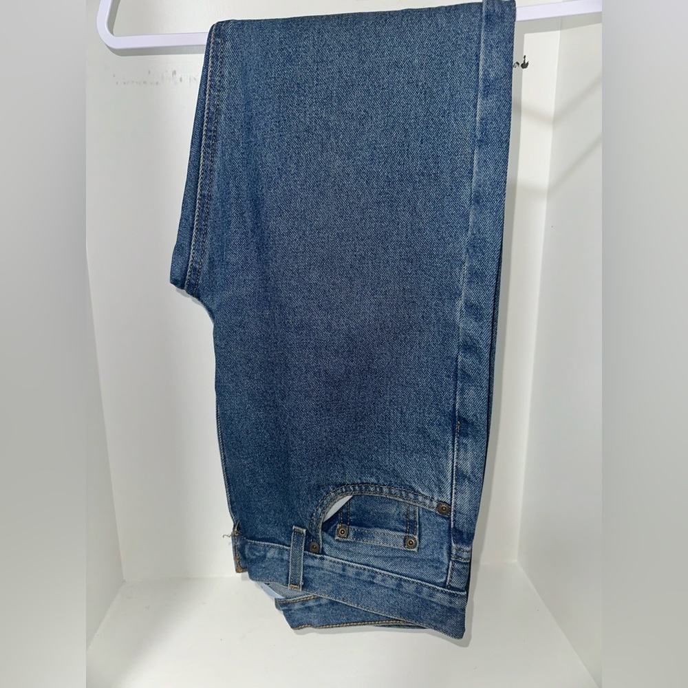 Jeans pants in denim blue. Men’s Size 29x 32. Worn twice